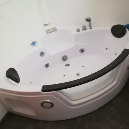 Apartament Przy Deptaku Z Sauna I Hydromasazem 아파트